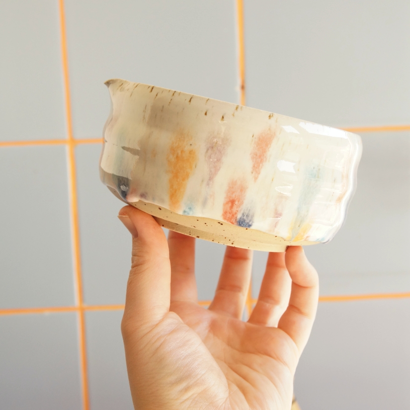 Matchaschale in bunt mit Ausguss