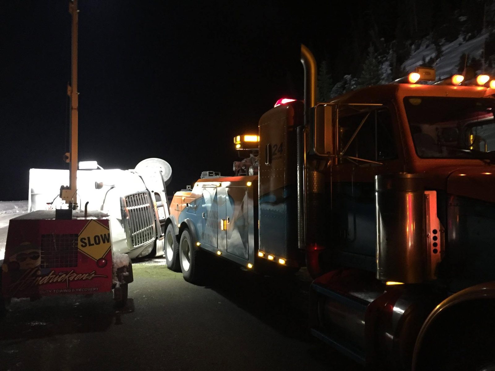 Night heavy recovery with boom raised on the US-191 corridor
