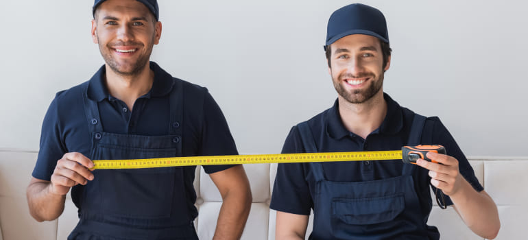 Moving Yourself vs Hiring Movers – Which is Better?