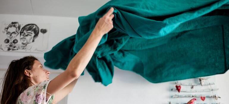 person putting the blanket