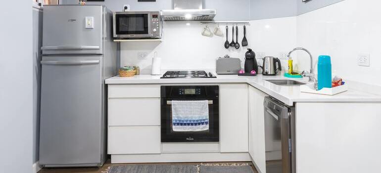 white kitchen cabinets