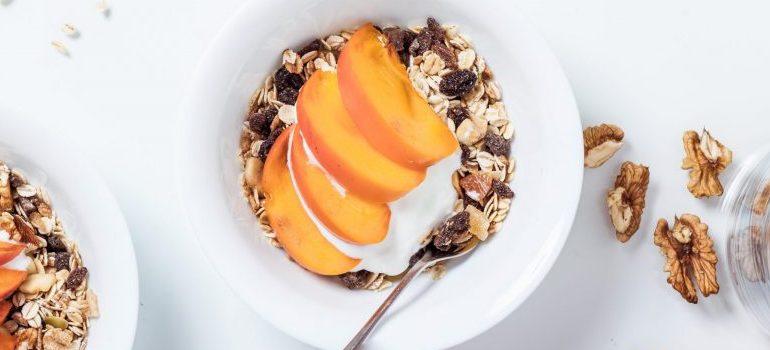 breakfast food, cereal with peaches