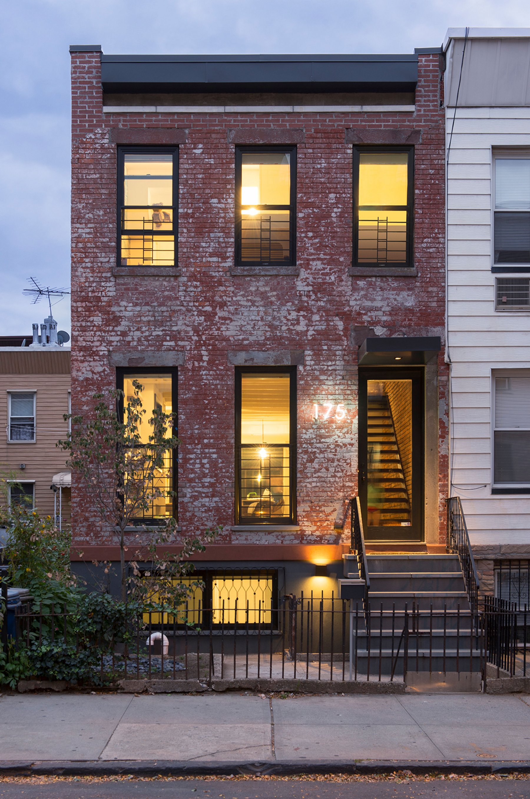 Pushmi-pullyu house elevation