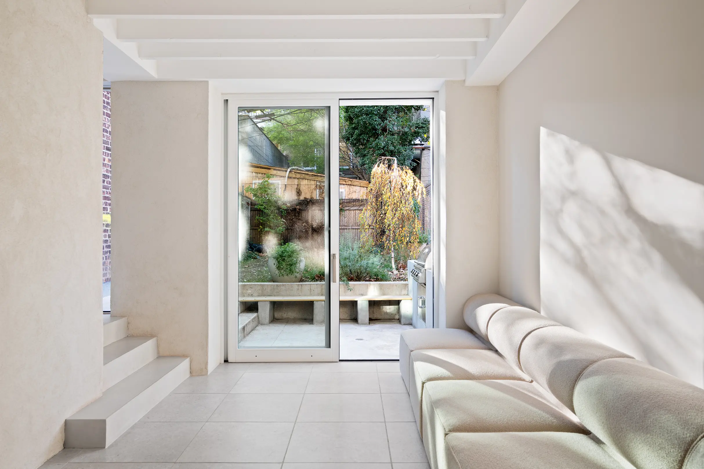 Skinny Leonard full interior view