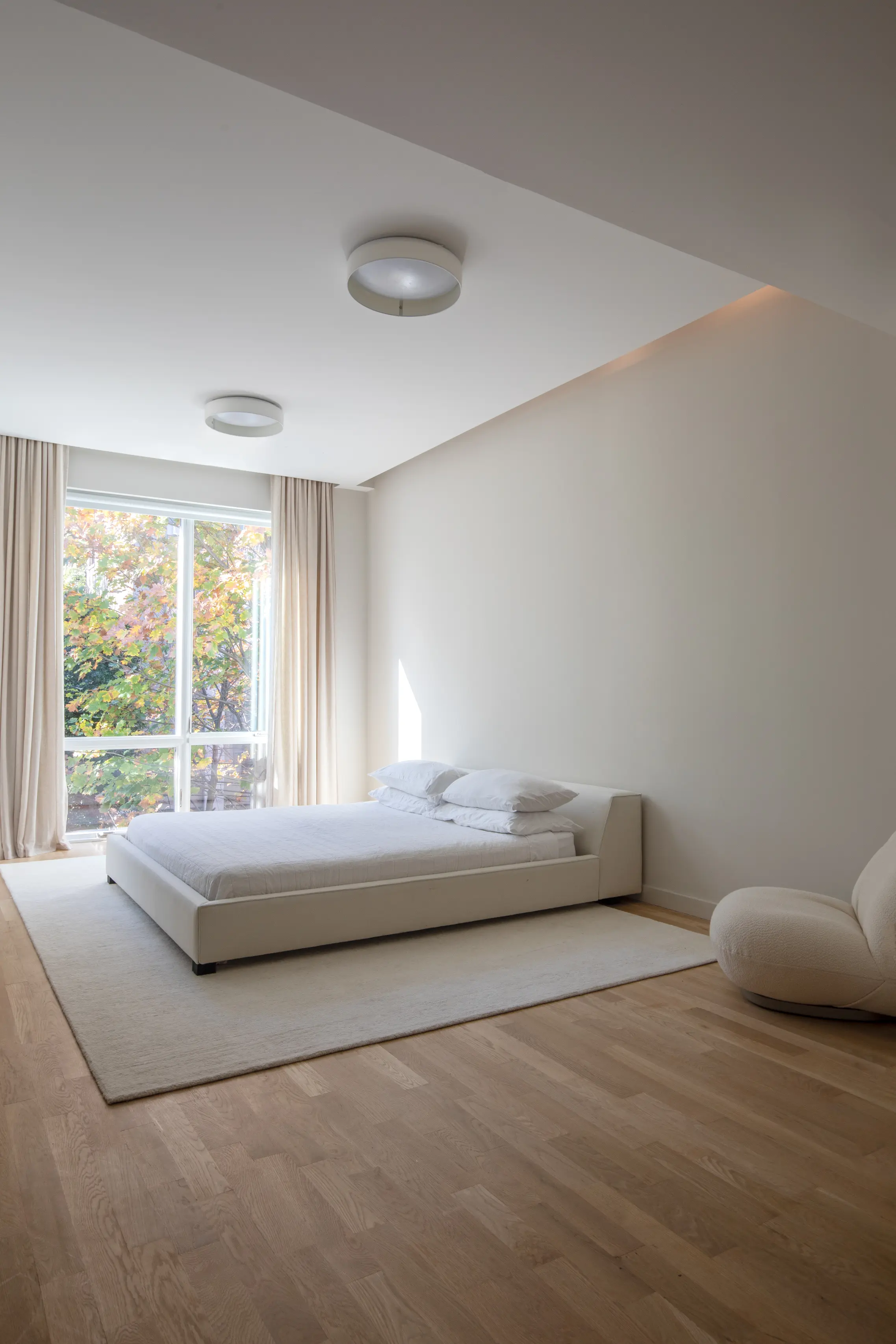 Skinny Leonard bathroom detail