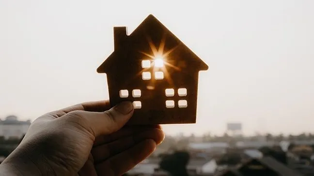 Get Your Mortgage Broker Online, But Not Your New Home!