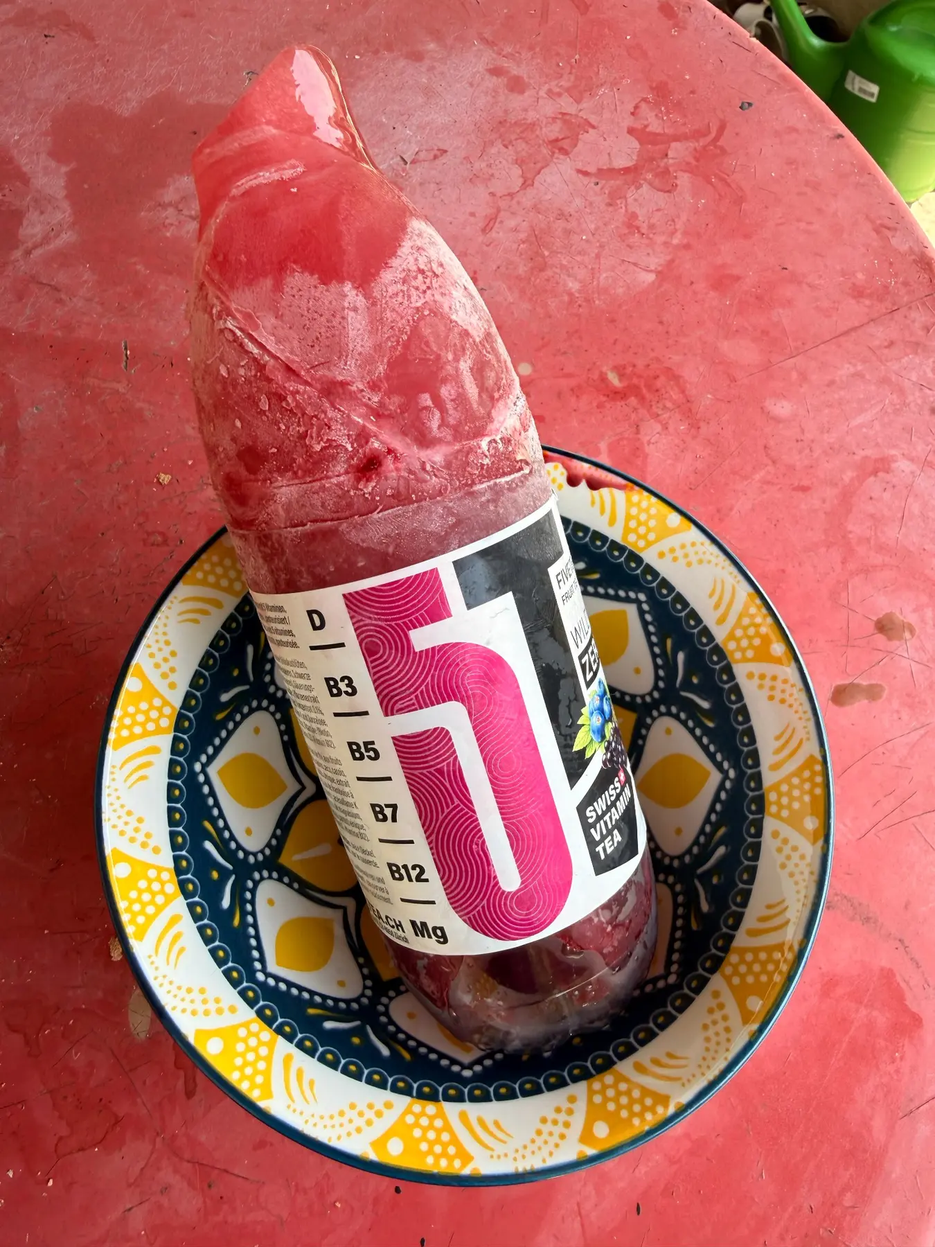 Frozen FIVETEA Wild Berry bottle