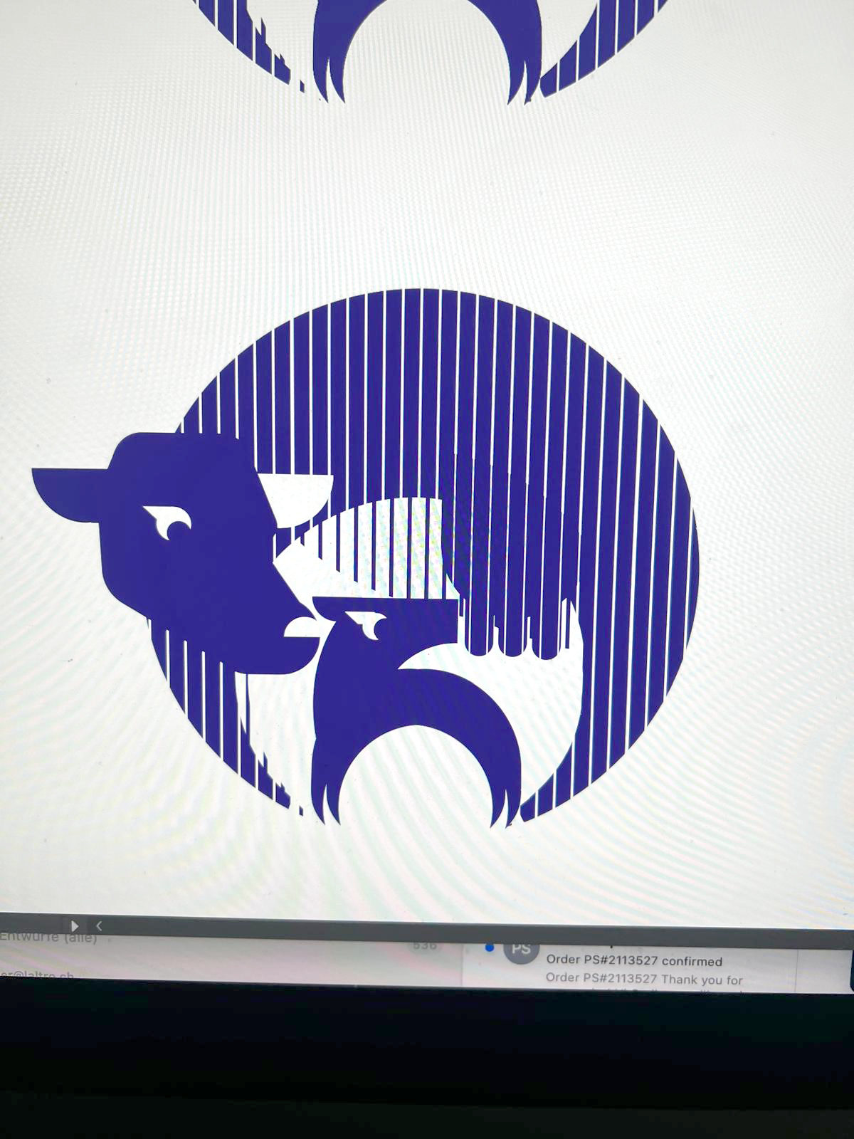 Grafische Stier Illustration in Blau auf weissem Hintergrund