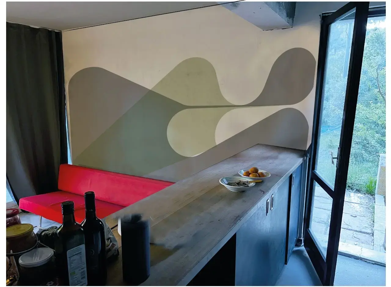 Interieur mit grafischer Wandgestaltung – L’ALTRO Design 2025