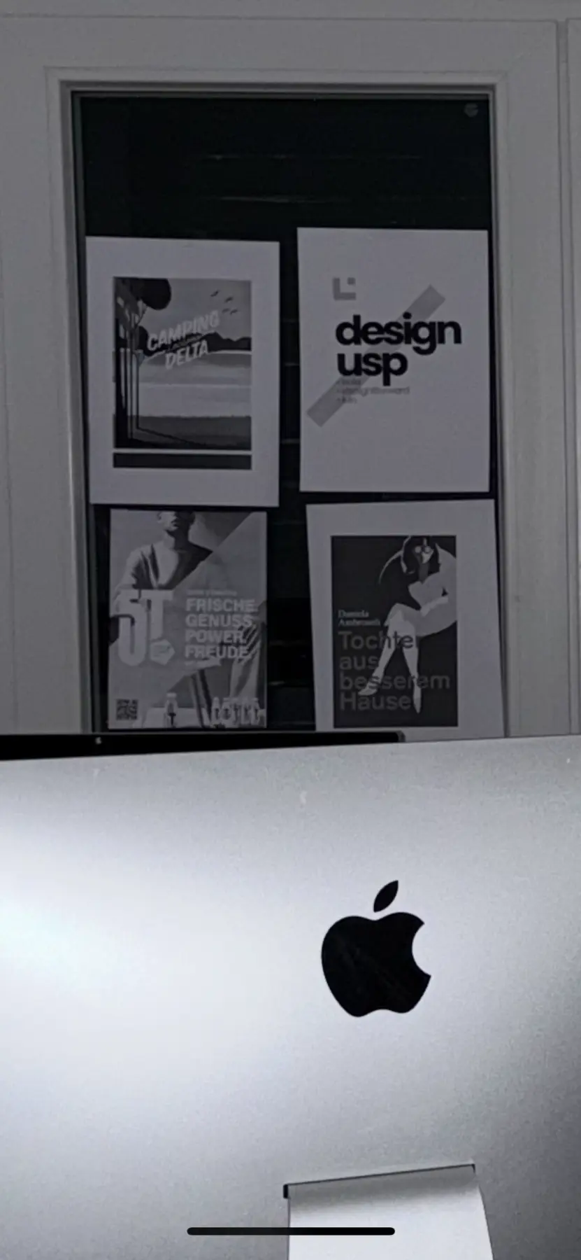 L’ALTRO Design Studio – Wandgestaltung und iMac-Arbeitsplatz