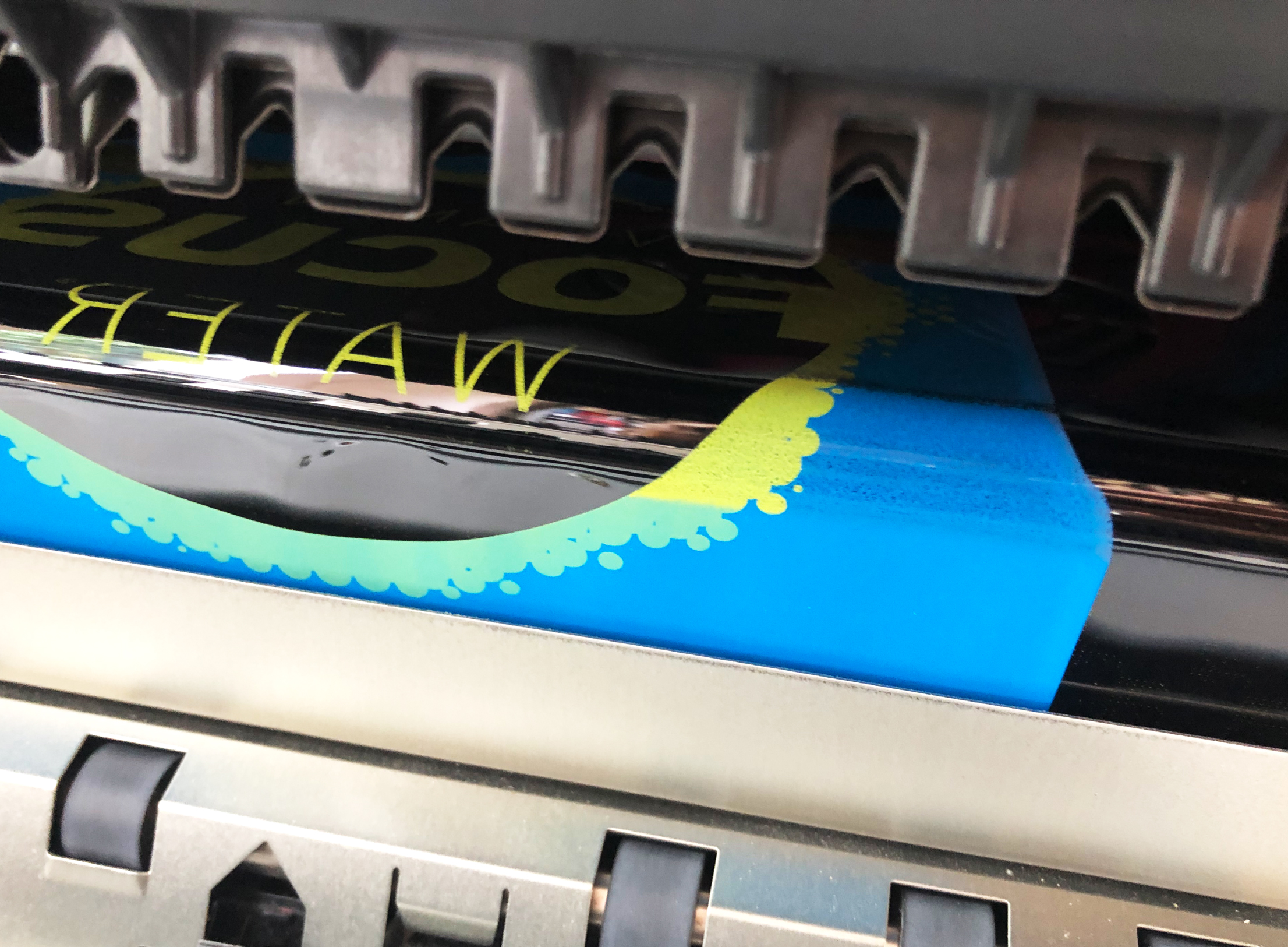 L’ALTRO Design 2019 – experimenteller Printfehler als grafisches Detail