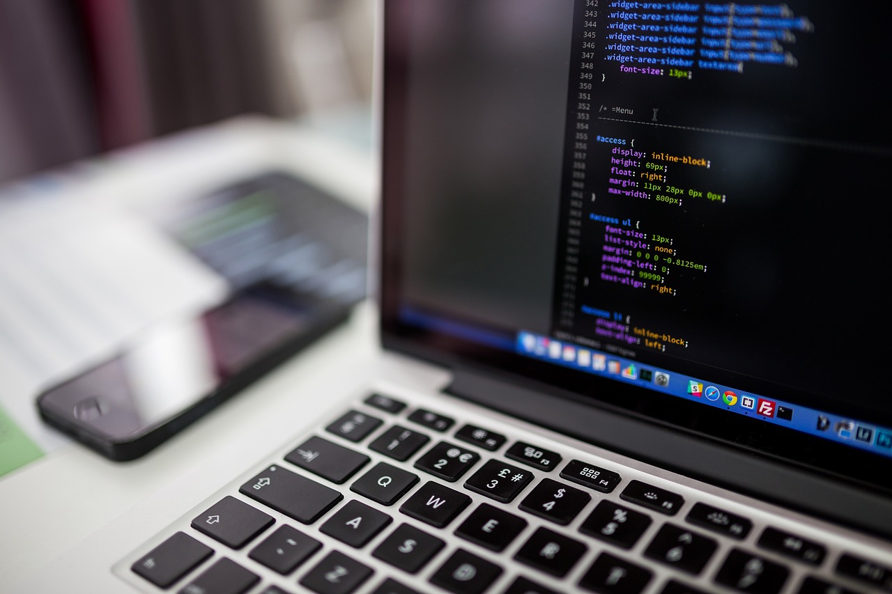Compare the 10 best custom software development companies in 2026: CloudGeometry, EPAM, Globant & more. Explore all pros, cons & pricing.