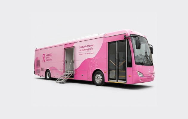 imagem de ônibus personalizado como unidade móvel de mamografia