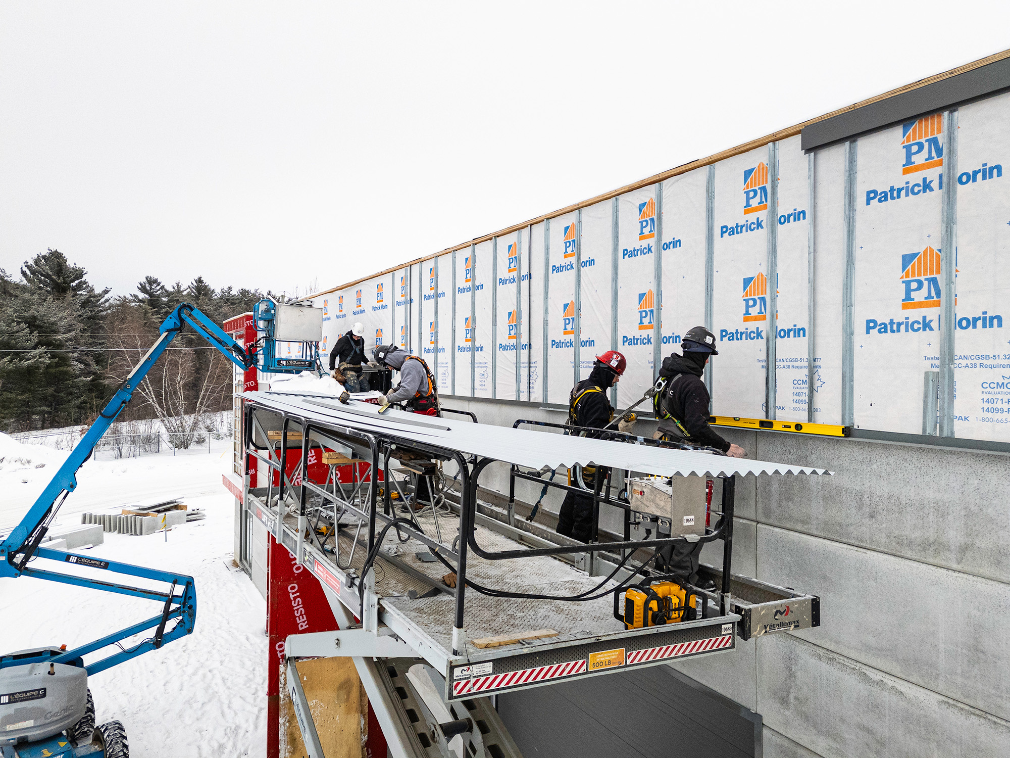 Entrepreneur-rénovation-installation-revêtement-extérieur