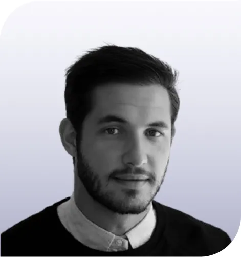 Formateur expert One Learn accompagnant un apprenant