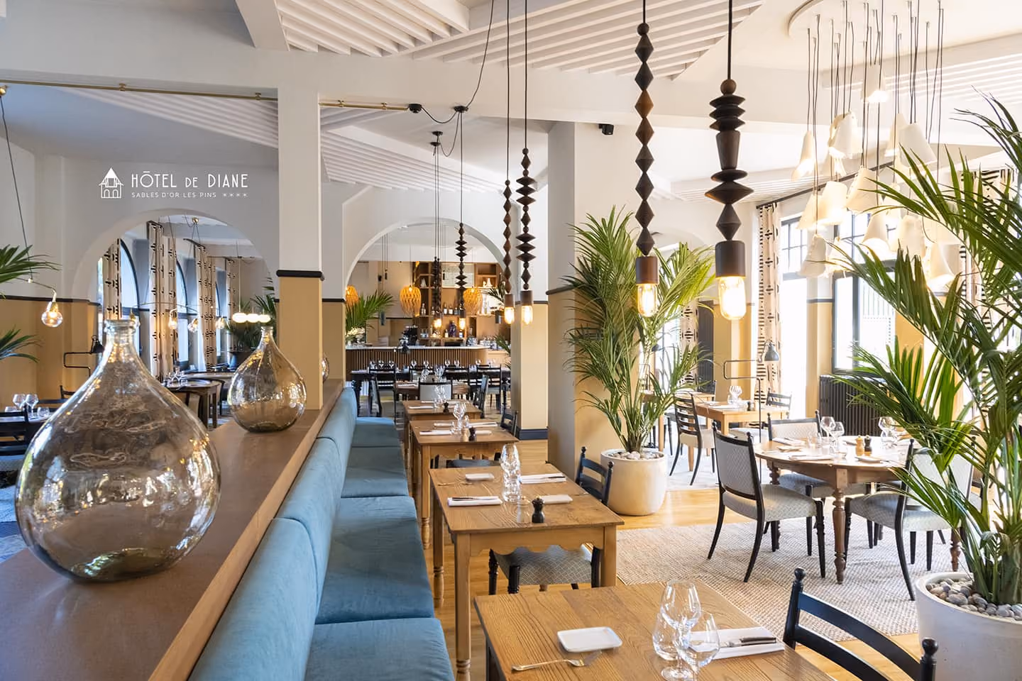 Salle de restaurant de l'hôtel de Diane