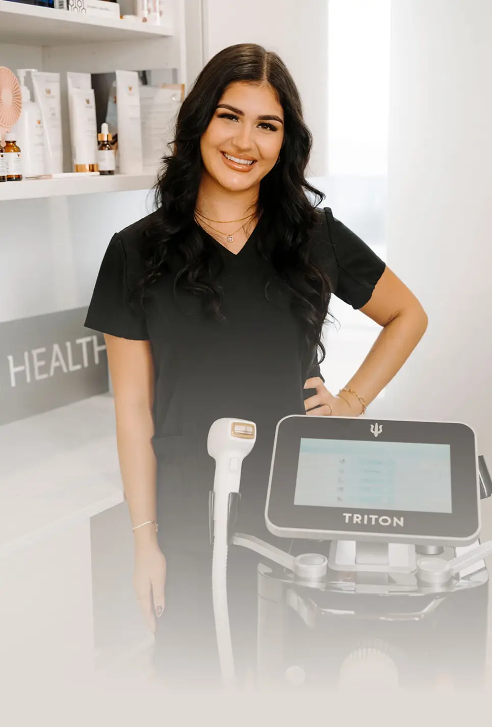 Une image représentant un service de détatouage avec un homme en haut, et une femme en bas. Offert par dermamdéibeauté, une clinique de détatouage située à Laval.