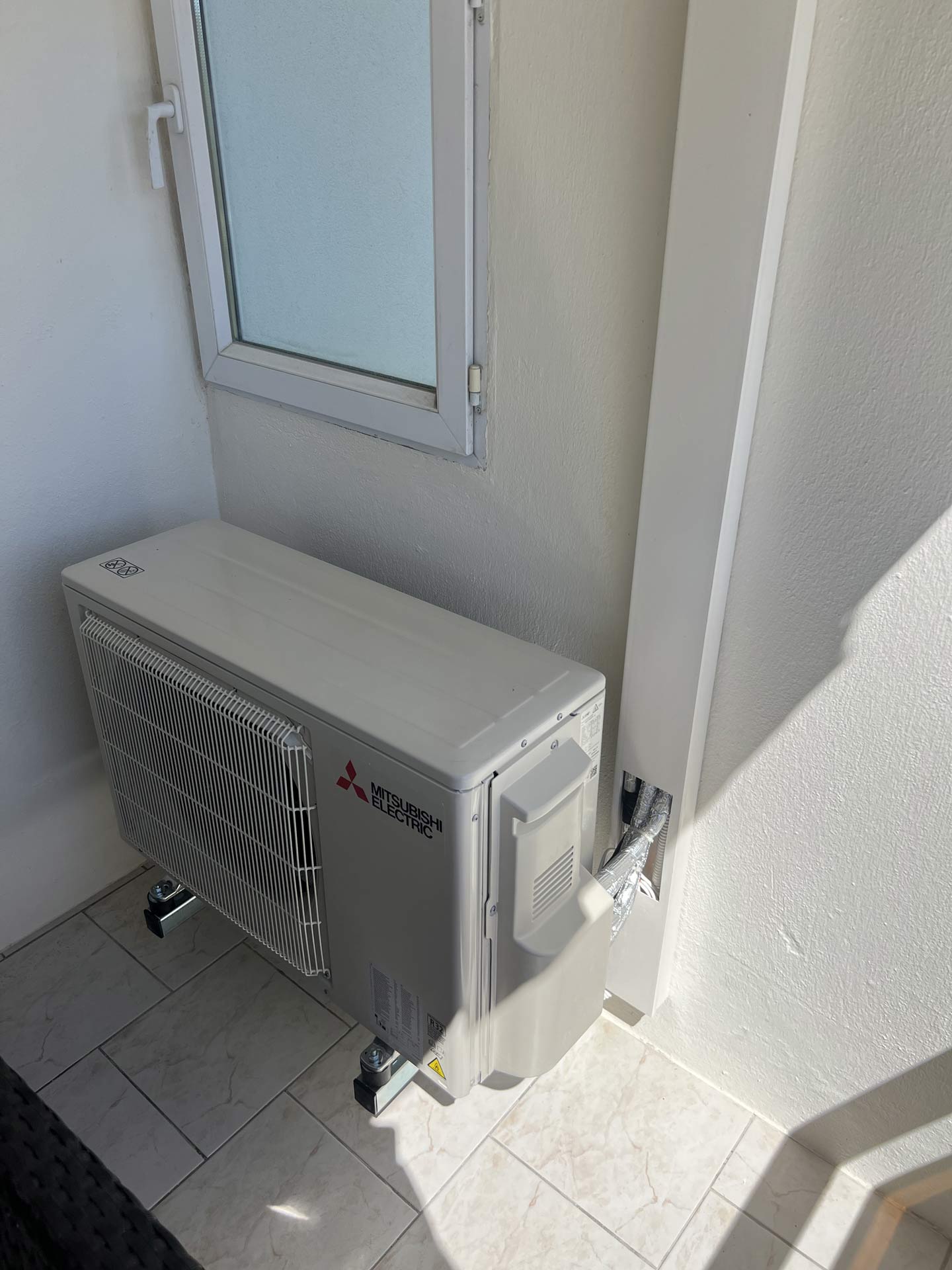 Photo d'une climatisation Bi-split installée chez notre client à Cagnes-sur-Mer.