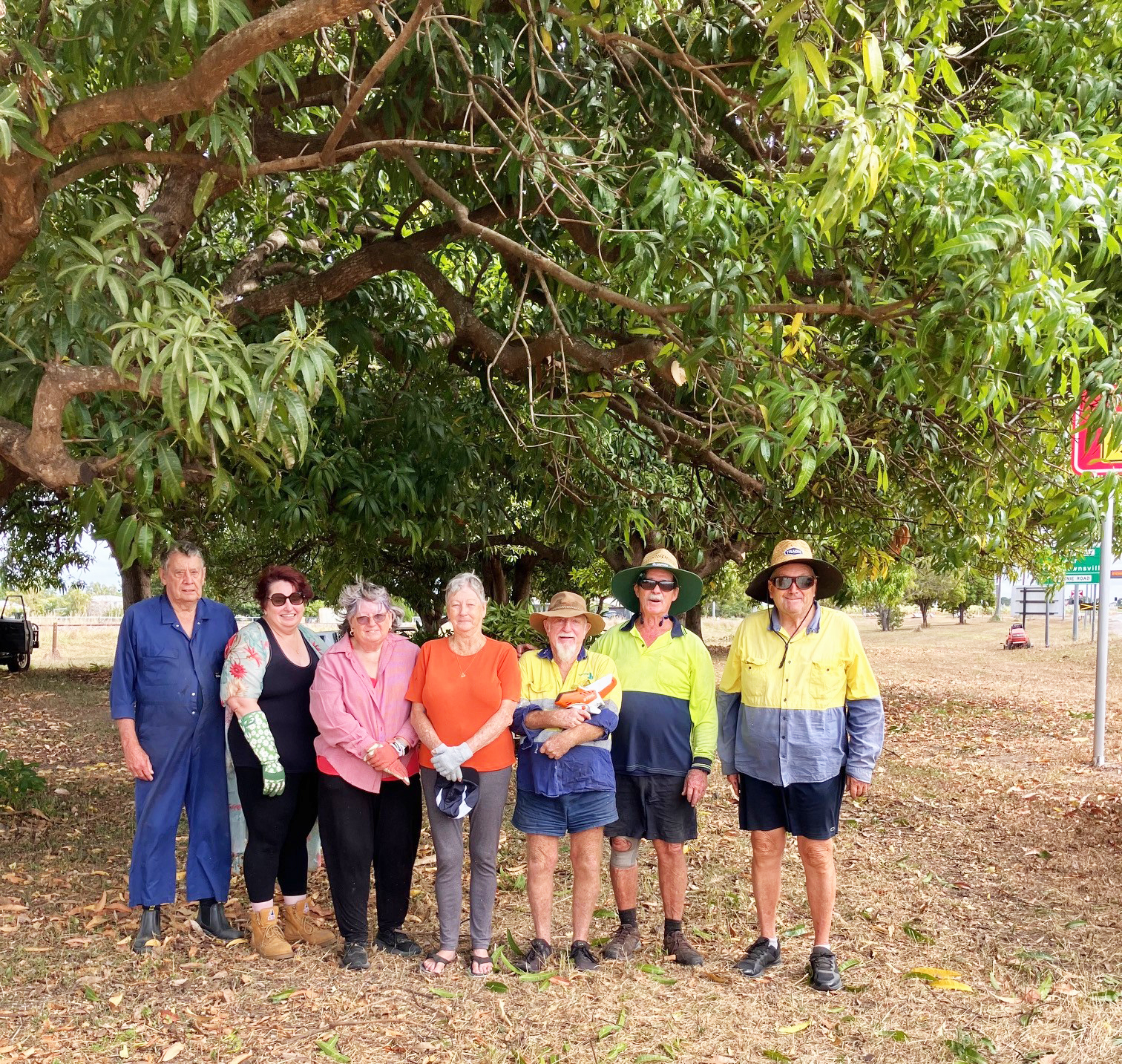 VOLUNTEERS FRESHEN UP LIONS FRUIT PARK IN WEEKEND WORKING BEE