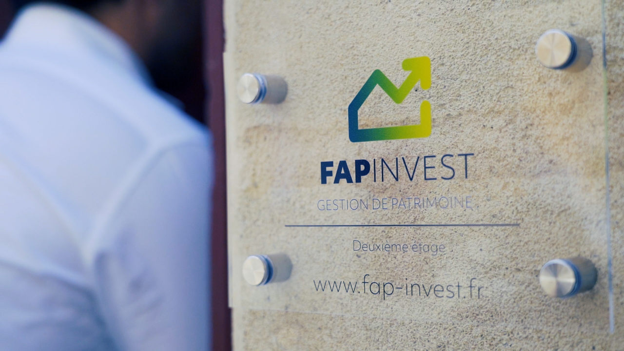 La plaque d'entrée de FAP Invest