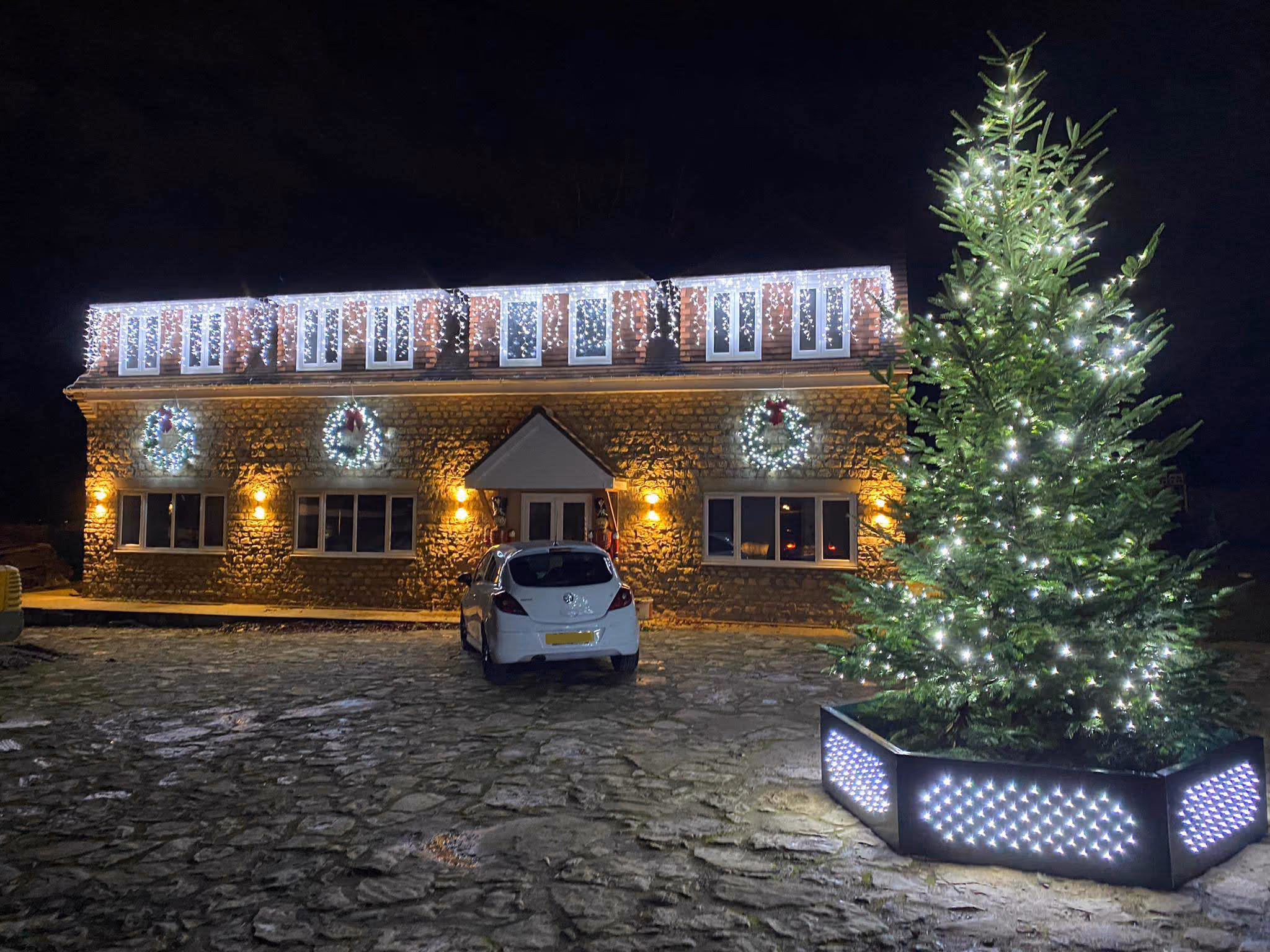 Residential Christmas decorators in the Midlands