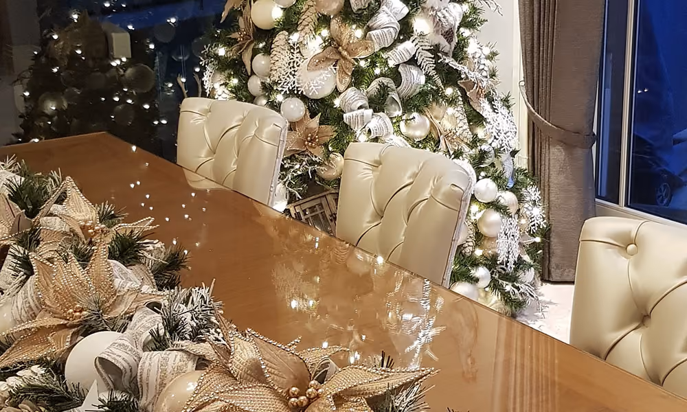 Residential Christmas decoratoring service