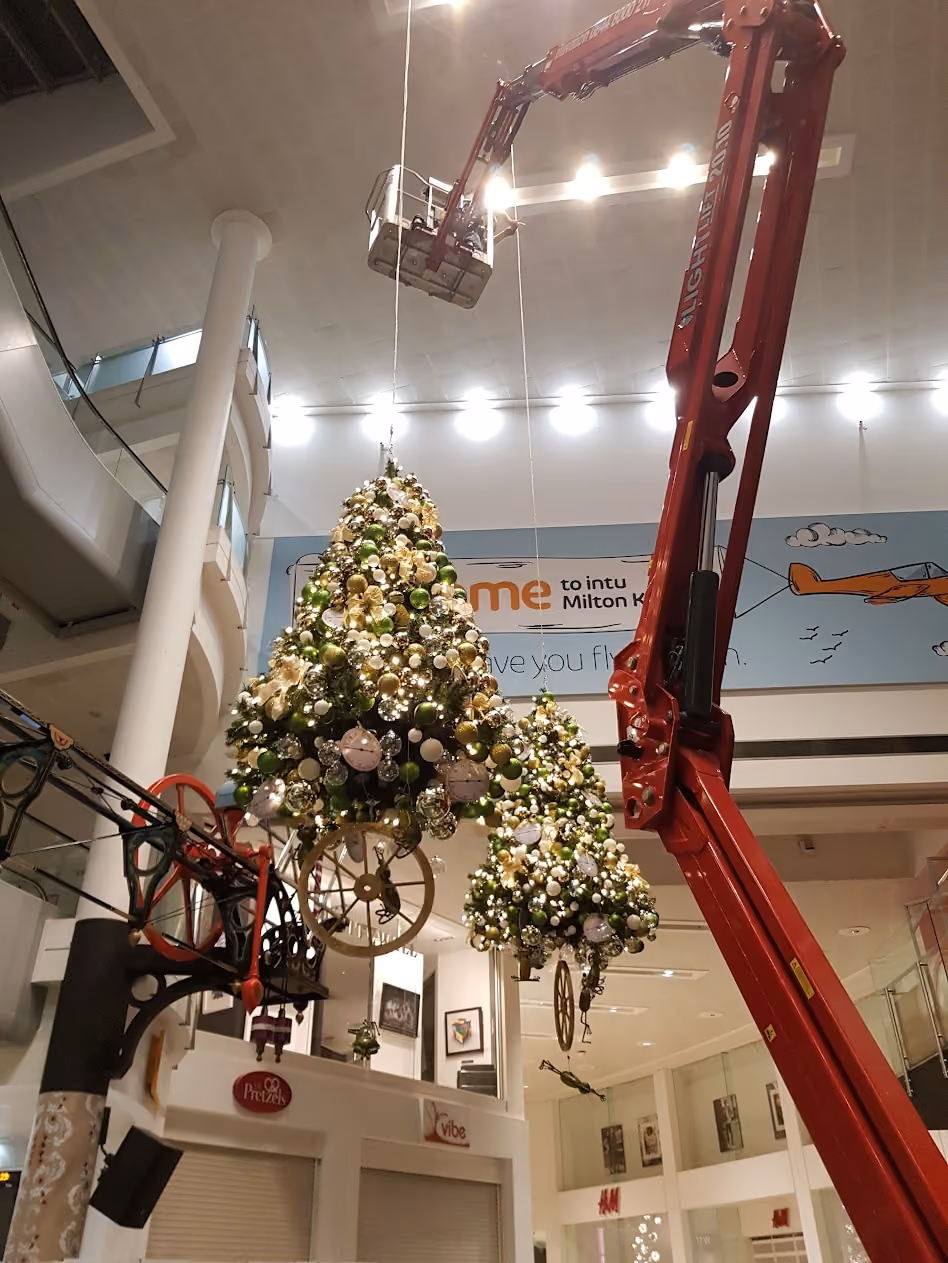 Commercial Christmas Decoration Installation