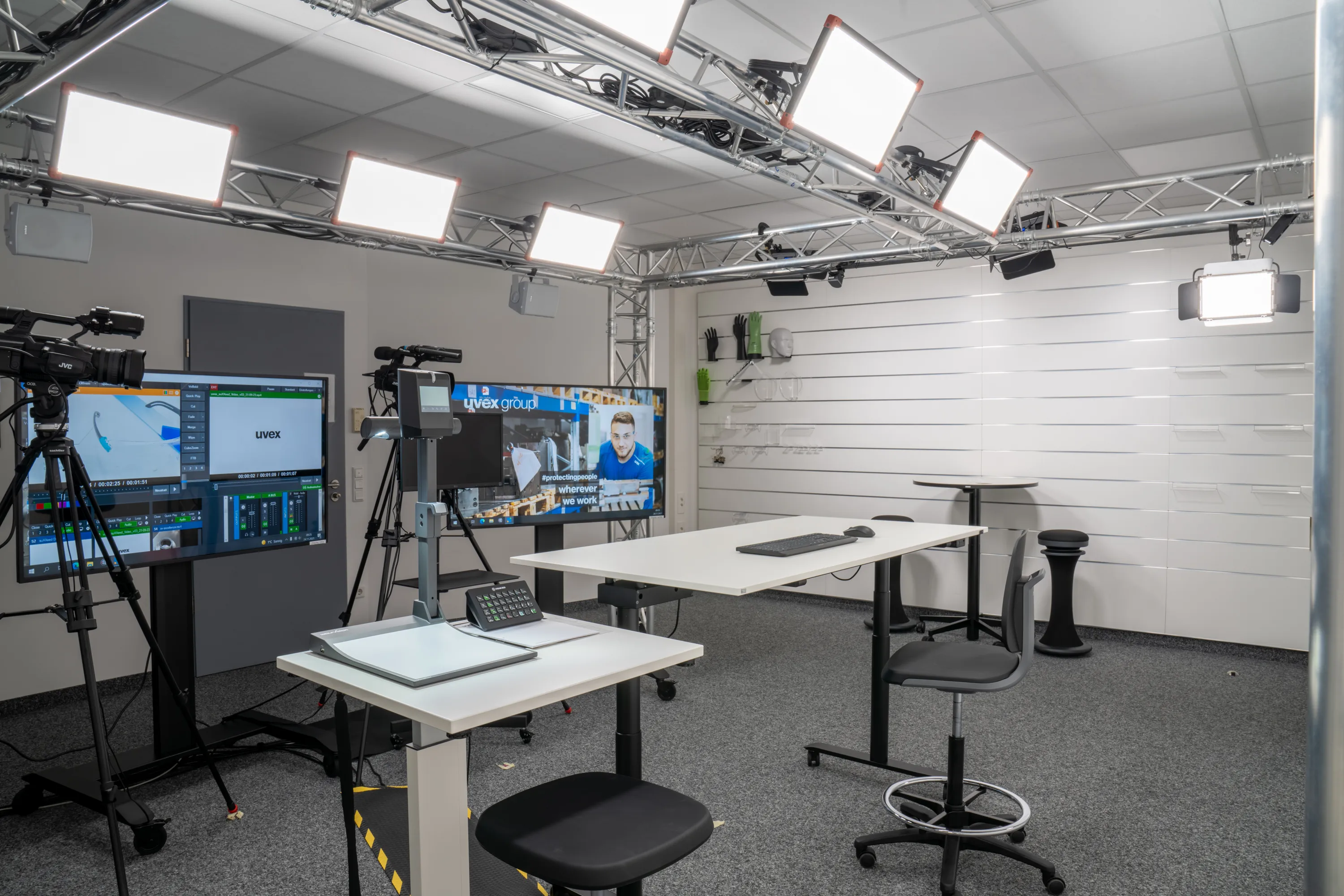 Webinarstudio für Live-Übertragung an Online-Publikum.