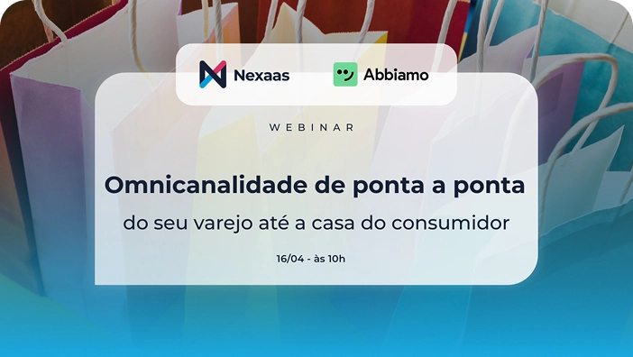 Banner promocional para um webinar intitulado 'Omnicanalidade de ponta a ponta: do seu varejo até a casa do consumidor'. O fundo da imagem mostra sacolas de compras coloridas, sugerindo um ambiente de varejo. Uma caixa de texto branca com cantos arredondados, no centro, contém o título do webinar e, acima dele, os logos da Nexaas e da Abbiamo, indicando uma parceria. A data e hora do evento, '16/04 - às 10h', são exibidas na parte inferior da caixa.