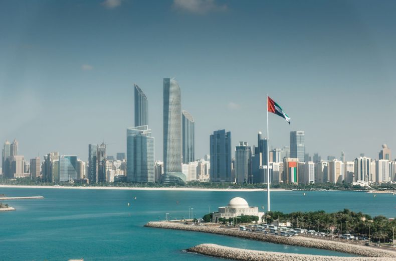 Short-Term vs. Long-Term Rentals: A Professional Investor's Guide to the UAE Real Estate Market