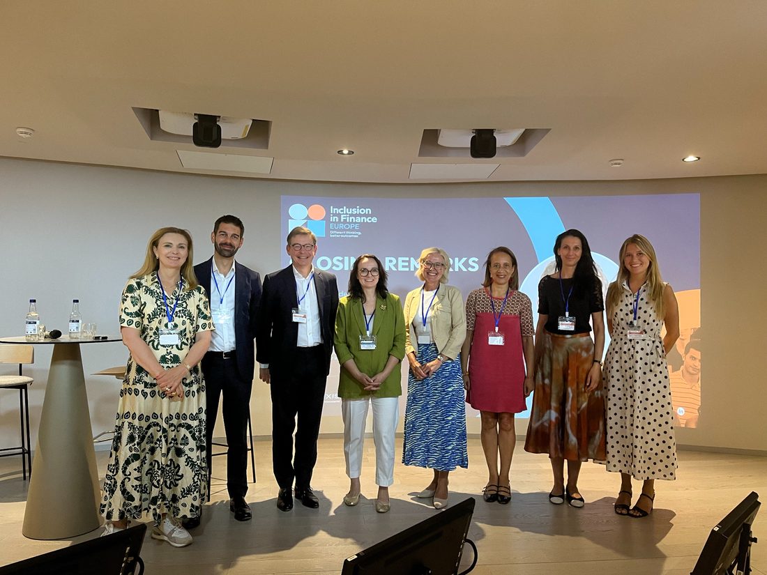 Speakers and contributors following the discussion