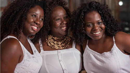 À Quatro Vozes em Trio canta Clube da Esquina