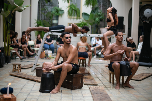 Favela de Barro - Instáveis Moradias em Queda - Mostra 2025 em Cena