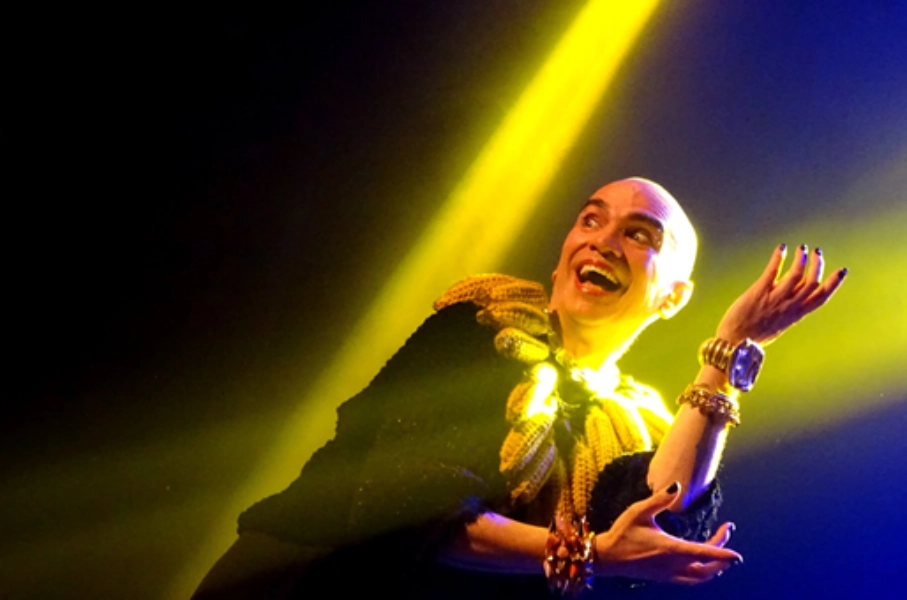 Edson Cordeiro canta Carmen Miranda e outros bambas