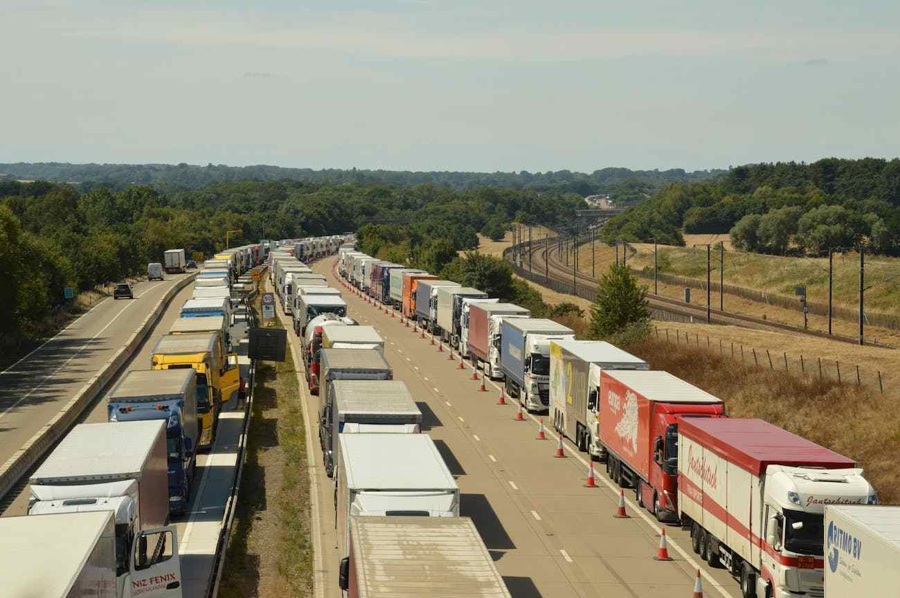Desafios do transporte de cargas urgentes