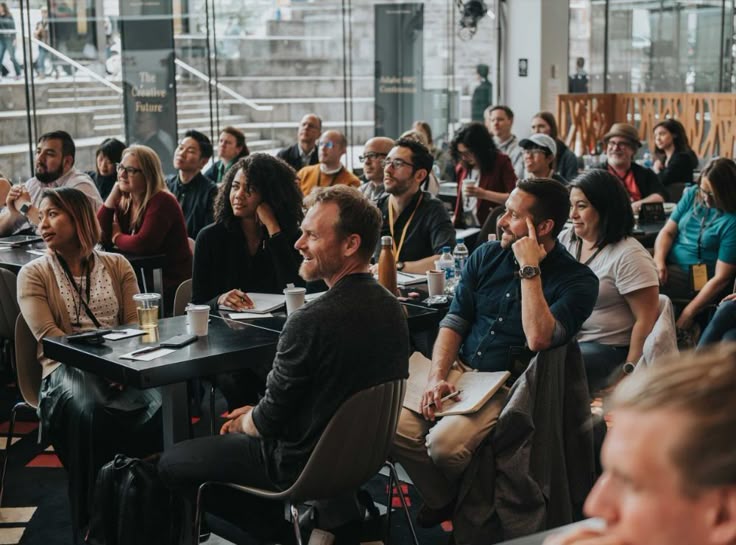 Illustratie dat Cees klaar is om jou te ontvangen op Campus Cees in Amsterdam Zuid-Oost.