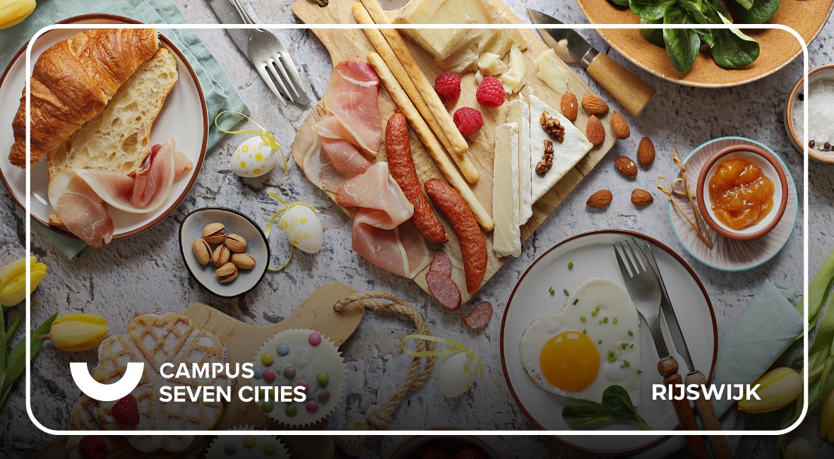 Sfeervol paasontbijt bij Campus Seven Cities in Rijswijk met brood, kaas, vleeswaren en verse producten.