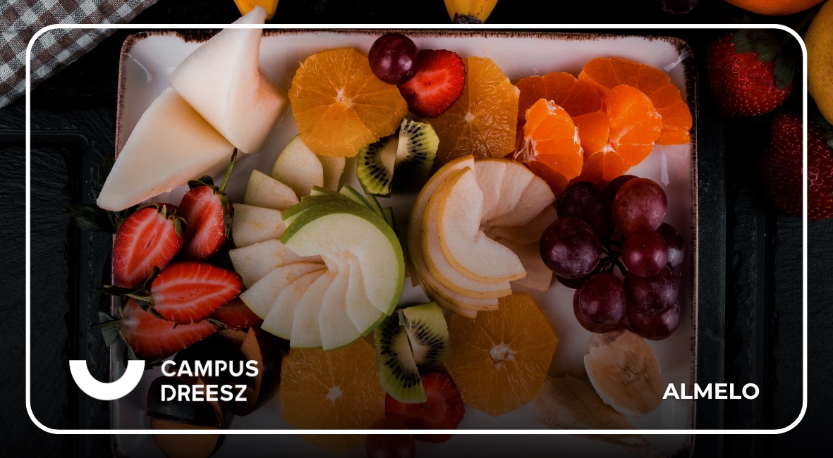Vers gesneden fruit tijdens een gezond campus offices moment bij Campus Dreesz in Almelo.
