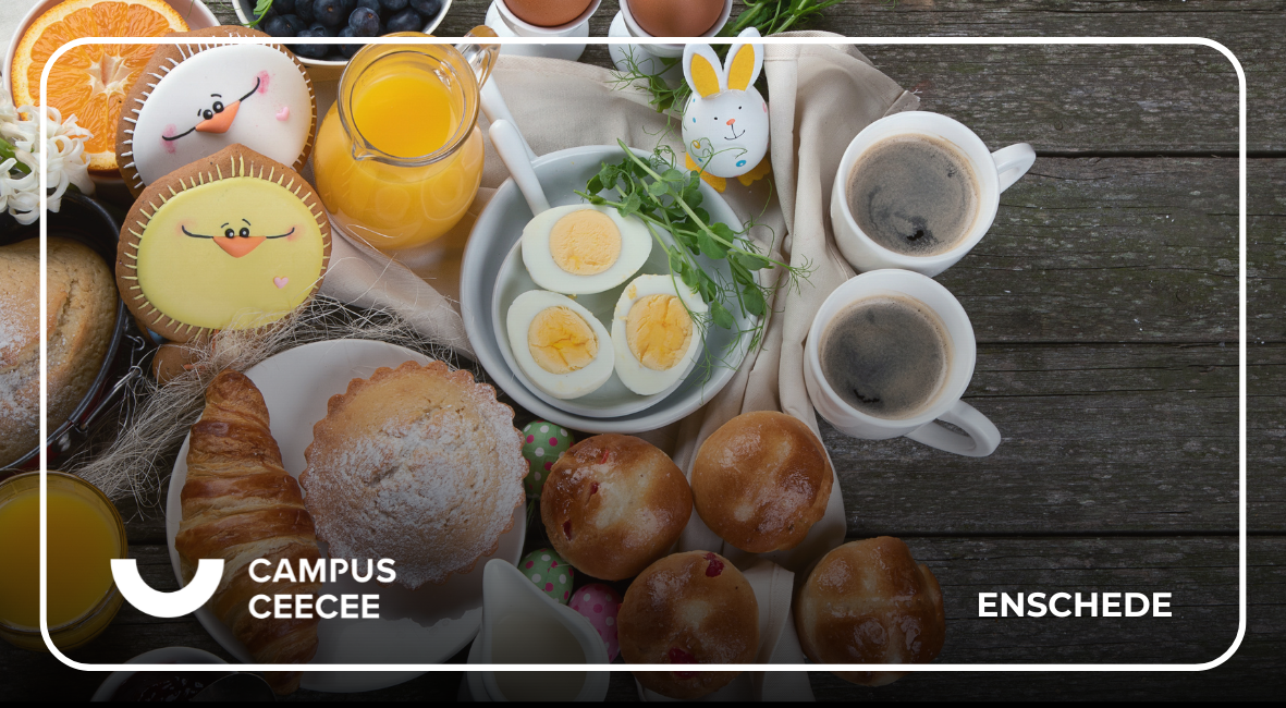Paasbrunchtafel met eieren, koffie, sinaasappelsap en broodjes bij Campus CeeCee in Enschede