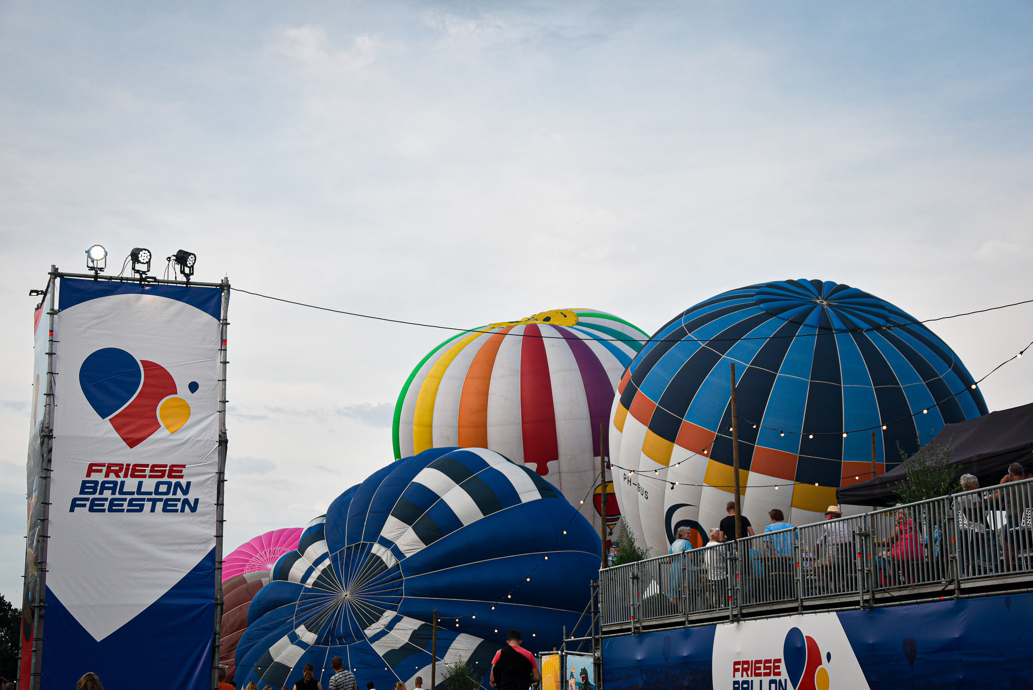 Goed nieuws: we gaan na 20:00 uur los met de ballonnen!