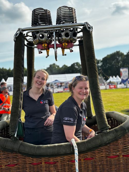 Van niet te houden op de grond, naar ultiem genieten in de lucht: jonge ballonvaarders aan het woord