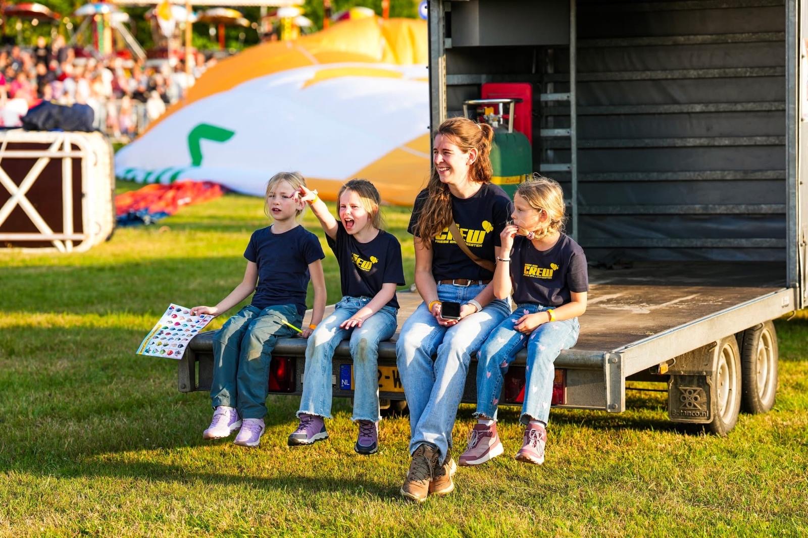De mensen achter de ballonnen