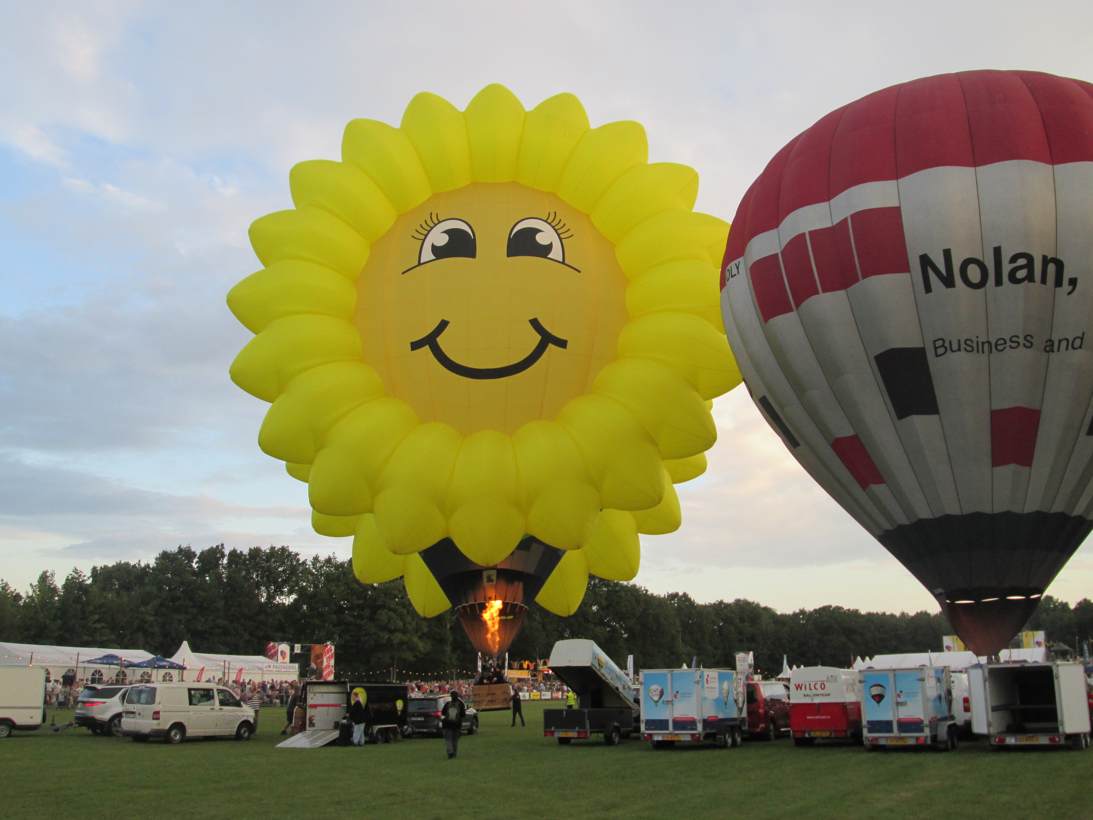 Alle ballonnen de lucht in op tweede avond Ballonfeesten