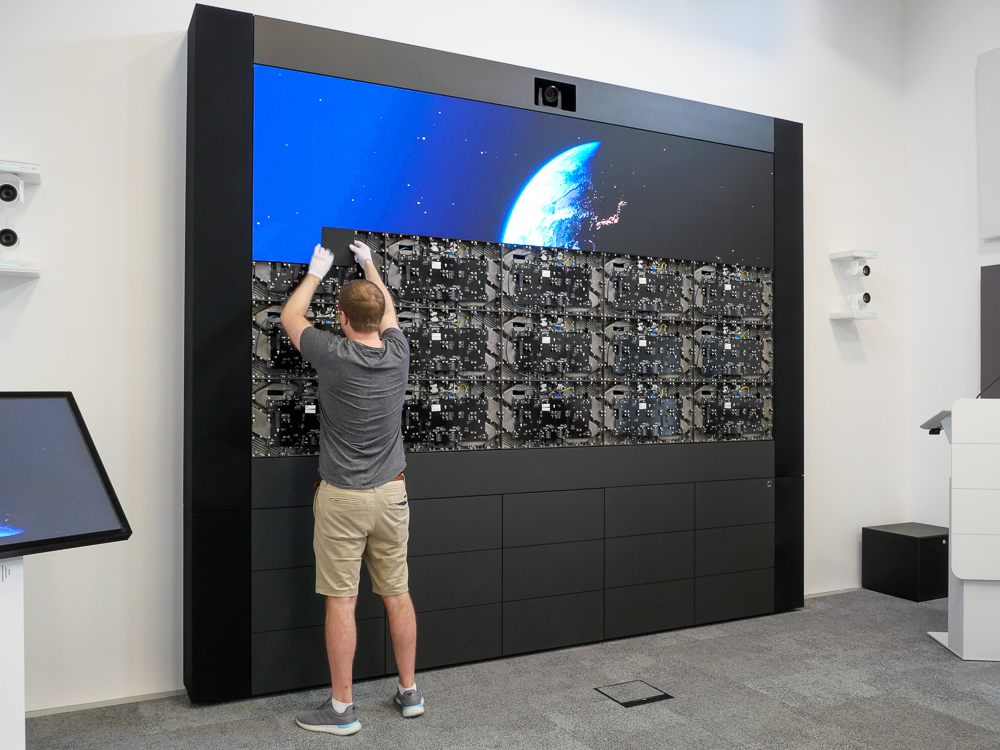 Aufbau und Inbetriebnahme einer LED-Wand.