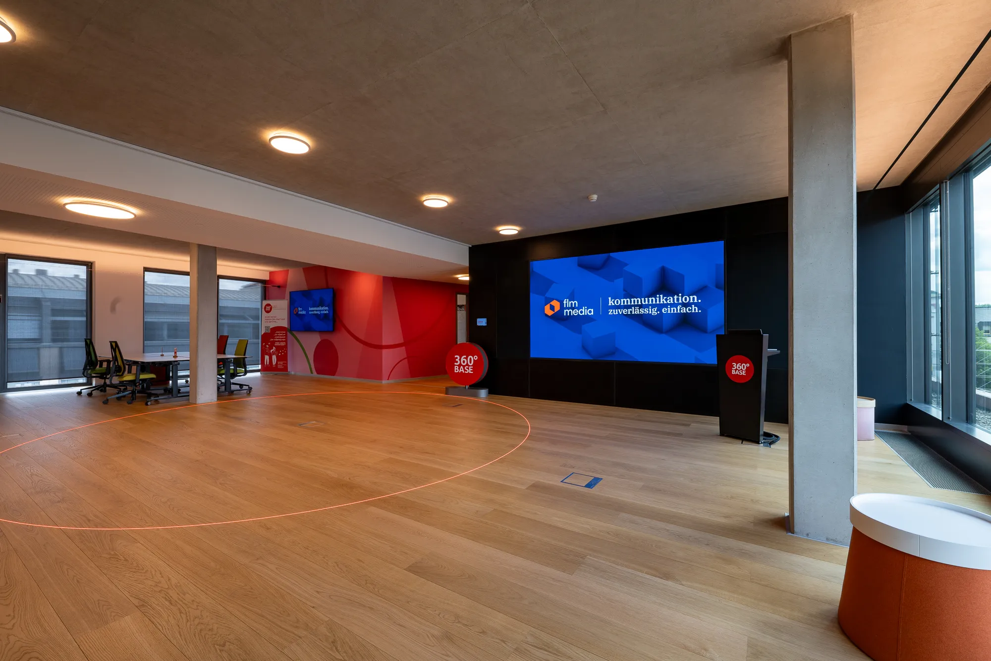 Moderne Medientechnik für das Gründerzentrum der Sparkasse Mainfranken.