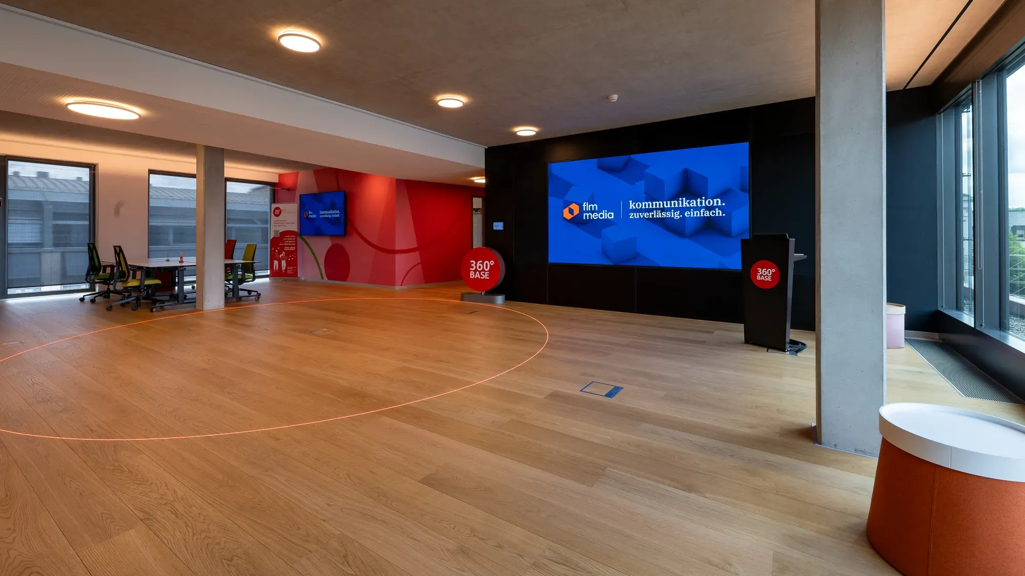Moderne Medientechnik für das Gründerzentrum der Sparkasse Mainfranken.