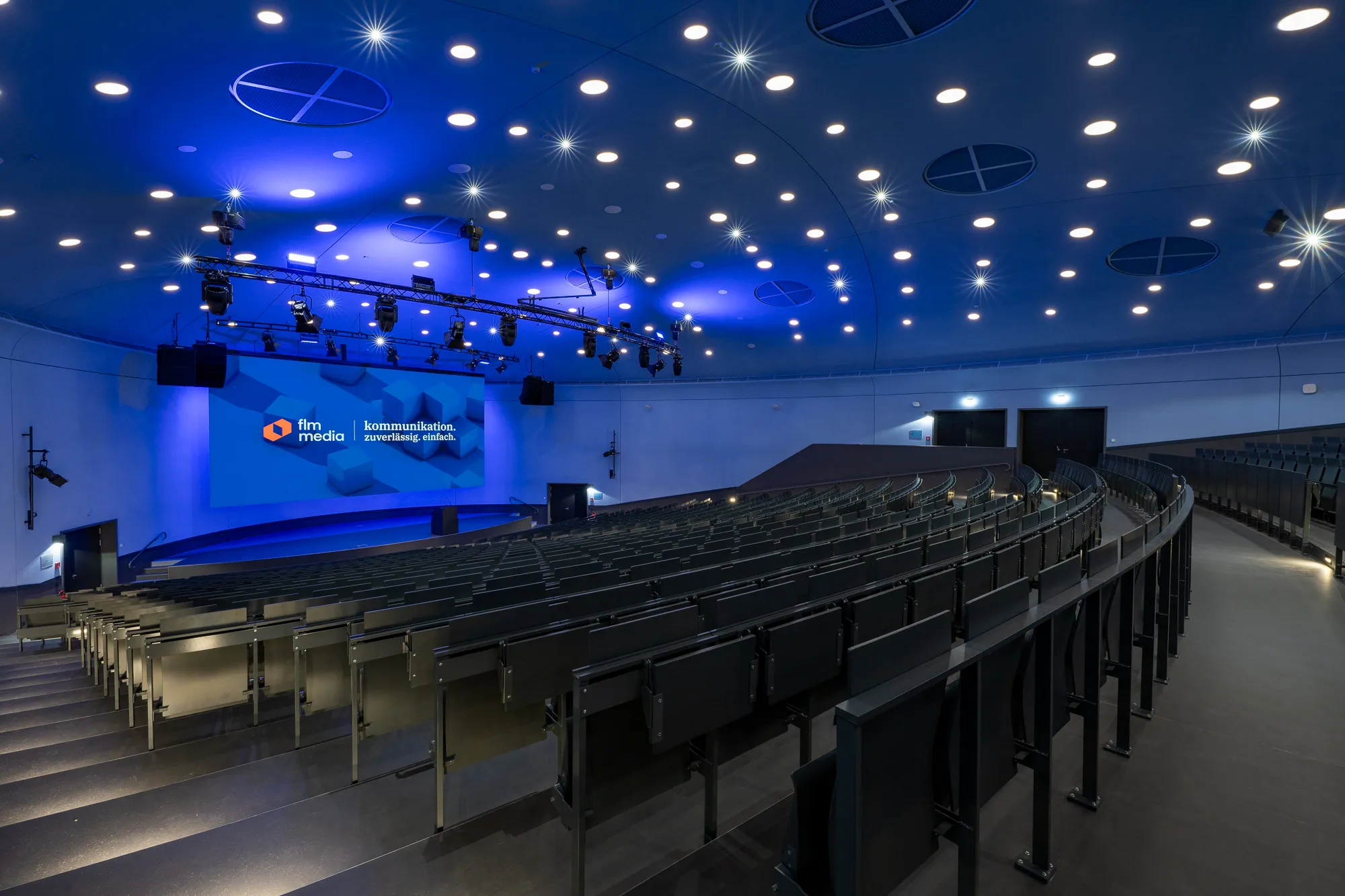 Gesamtansicht Ludger-Hölker-Saal Otto-Lilienthal-Kaserne Roth ausgestattet mit modernster Medientechnik.