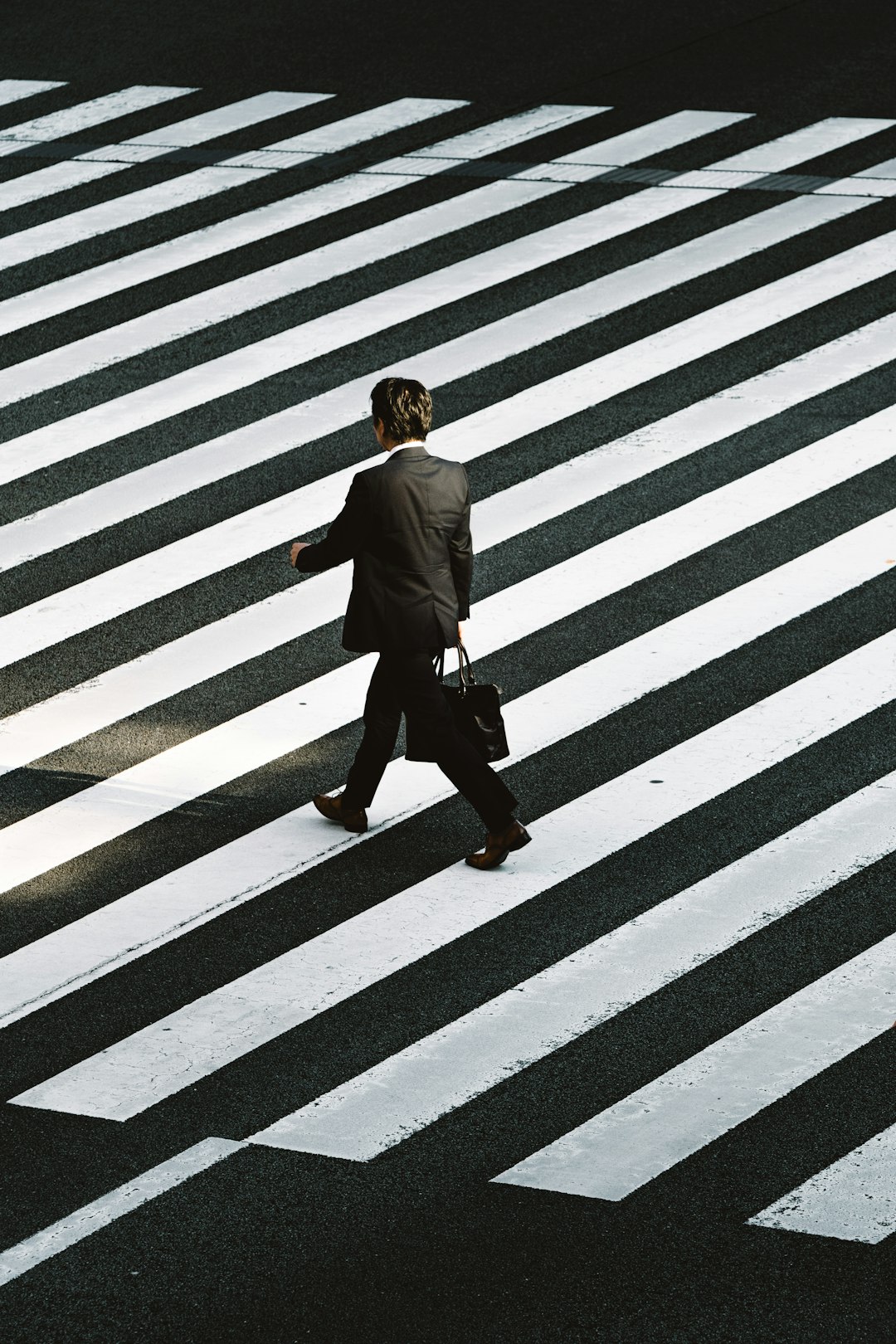 Lawyer in Atlantic Canada crossing a city street on the way to court