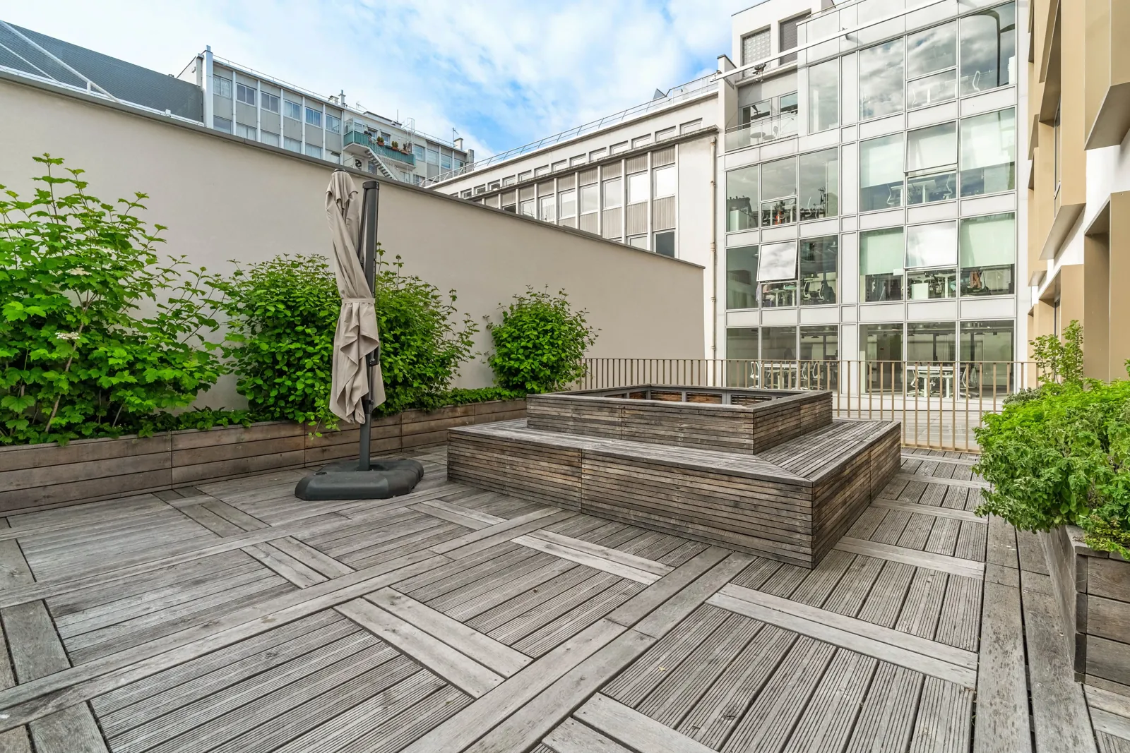Grand bureau privatif 75 postes - Paris 8e Rue la Boétie