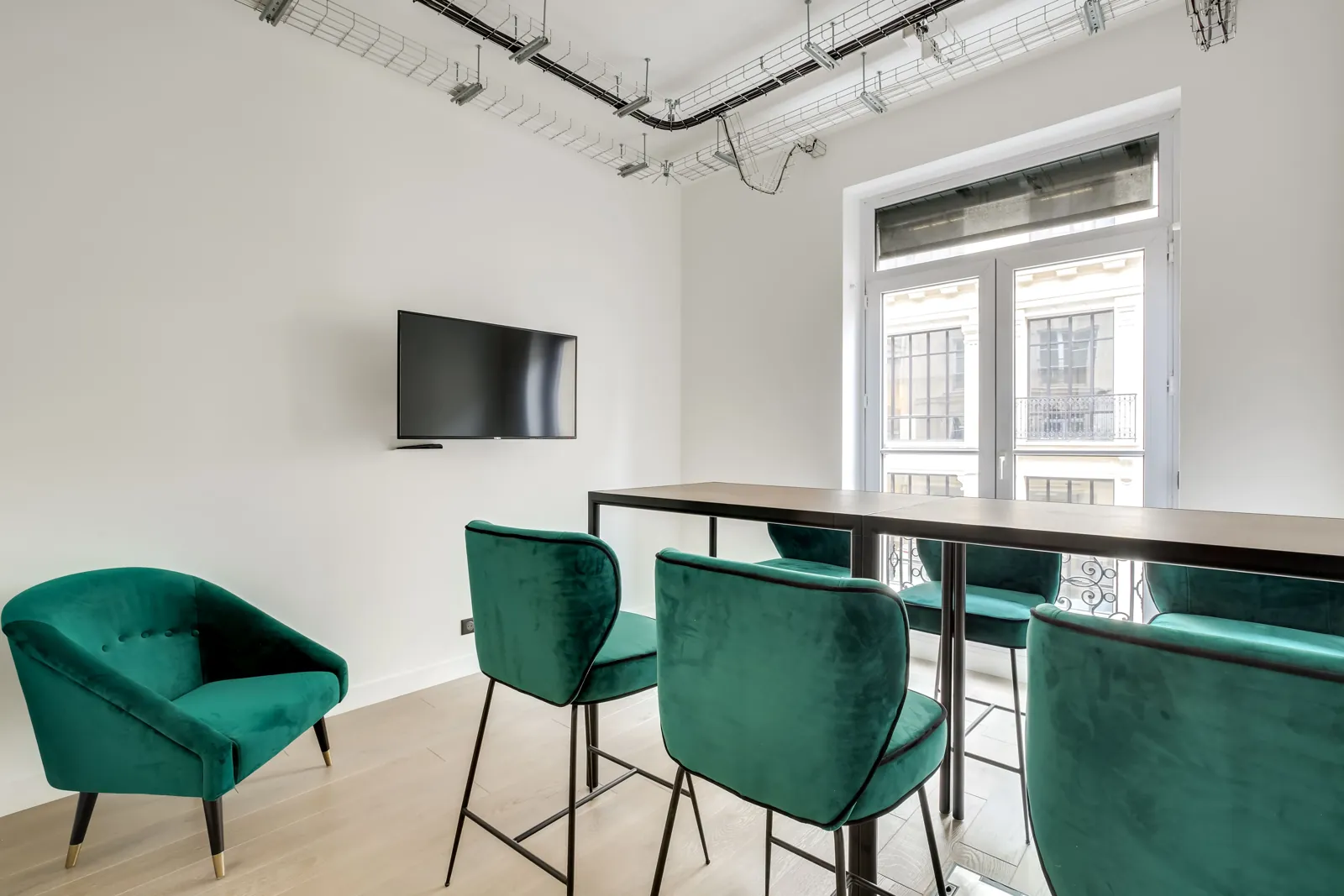 Bureau indépendant 36 postes - Paris 2e (Uzès, 611 €/poste)